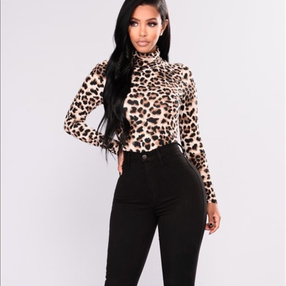 NWT Women’s Long Sleeved animal print Top *1 LEFT - Picture 4 of 8